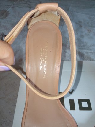 Sandalias de tacón marrón y amarillo