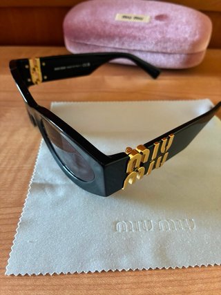 Occhiali da sole Miu Miu neri e oro