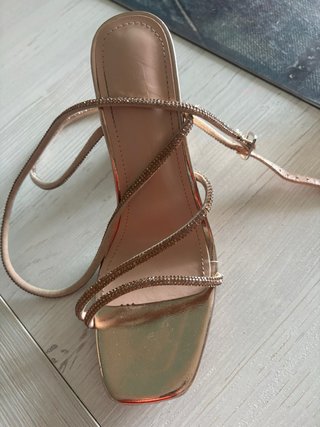 Zapatos de tacón dorados talla 38