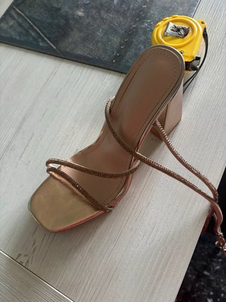 Zapatos de tacón dorados talla 38