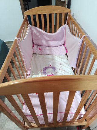 Cuna de madera para bebé