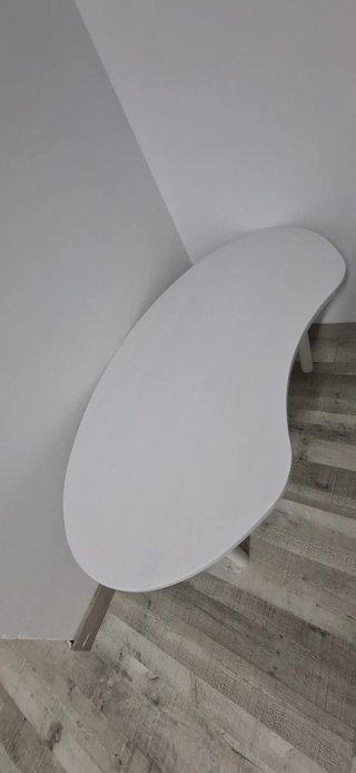 Mesa escritorio forma riñón blanca