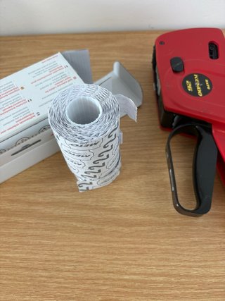 Etiquetadora Meto Roja + 5 rollos