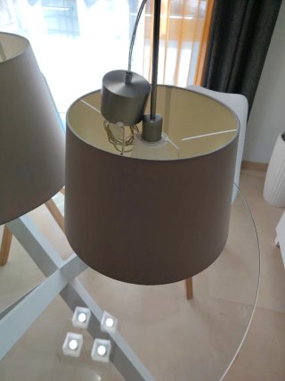 Conjunto 2 Lámparas Ikea con pantallas color gris.