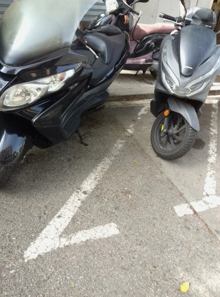 Suzuki Burgman 400cc Maxi Scooter Negra