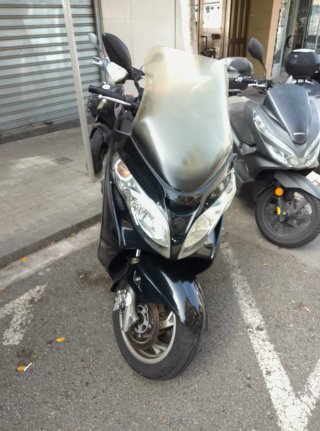 Suzuki Burgman 400cc Maxi Scooter Negra