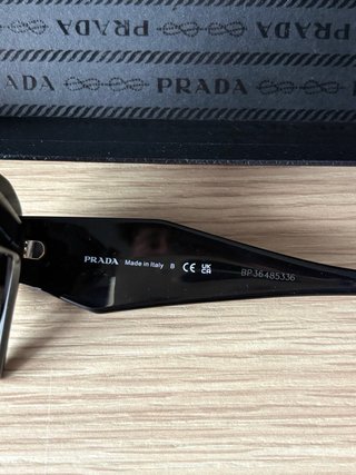 Occhiali da sole Prada neri unisex