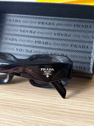Occhiali da sole Prada neri unisex