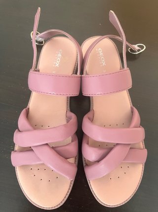 Sandalias Geox niña rosa y beige