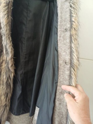 Poncho de lana con detalles de pelo