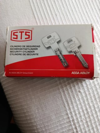 Bombillo STS con 2 llaves y tarjeta seguridad