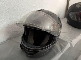 Casco de moto LAZER gris