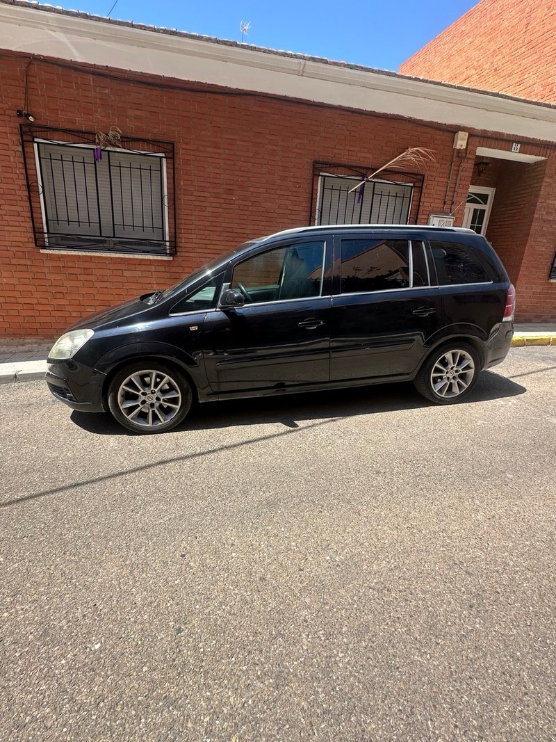 Opel Zafira 1.9 cdti - foto 1