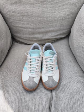 Zapatillas Adidas Blancas y Azules