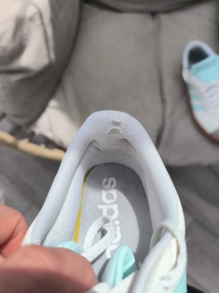 Zapatillas Adidas Blancas y Azules
