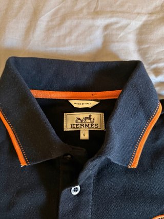 Polo Hermes Negro con Logo Naranja