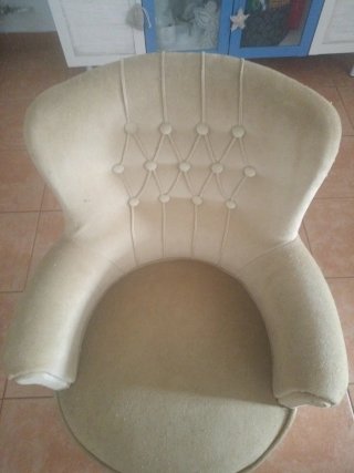 Sillón antiguo beige de tela