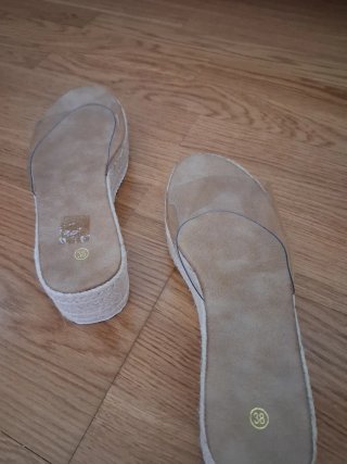 Cuñas transparentes beige talla 38