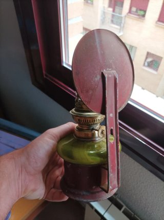 Quinqué antiguo de latón y cristal