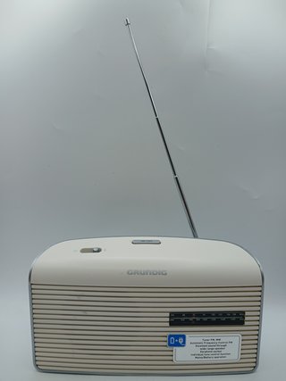 Radio Grundig FM/MW Beige