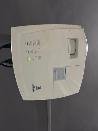 Proyector gris y blanco Se regala pantalla 100 p