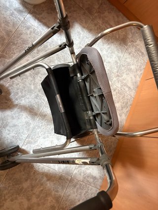 Andador 3 ruedas con asiento