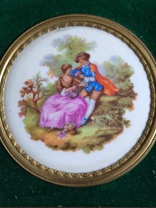 CUADRO VINTAGE CON ESCENA ROMÁNTICA PORCELANA