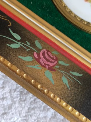 CUADRO VINTAGE CON ESCENA ROMÁNTICA PORCELANA