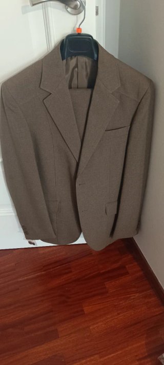Lote Trajes de hombre sin estrenar por cierre
