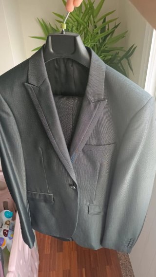 Lote Trajes de hombre sin estrenar por cierre