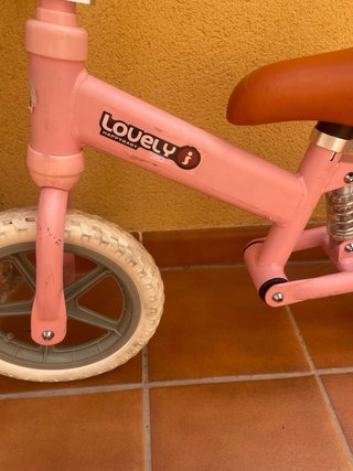 Bicicleta sin pedales rosa