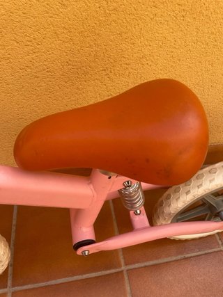 Bicicleta sin pedales rosa