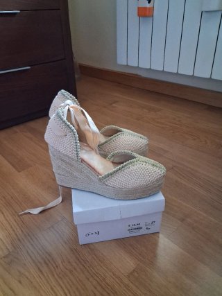 Cuñas altas beige