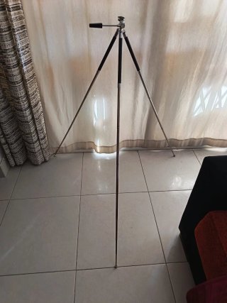 Trípode MAREP antiguo para cámara
