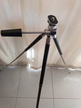 Trípode MAREP antiguo para cámara