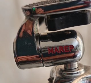 Trípode MAREP antiguo para cámara