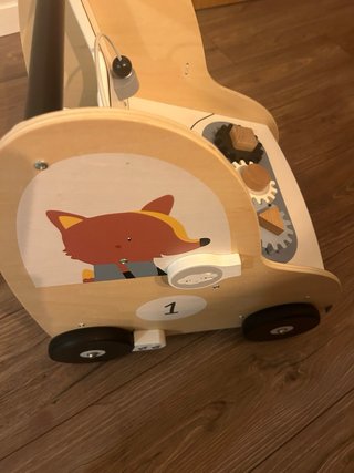 Andador infantil madera