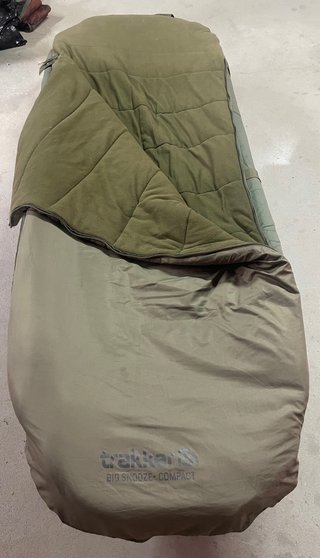 Cama carpfishing JRC con saco Trakker Big Snooze