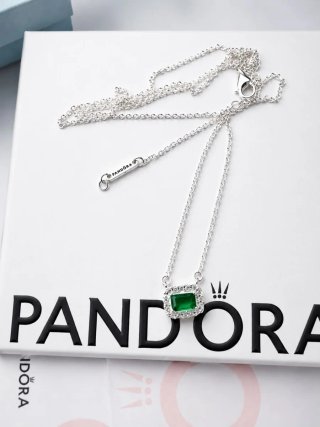 Conjunto Pandora Pendientes y Collar Verde