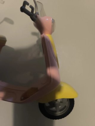 Moto rosa Barbie con muñeco