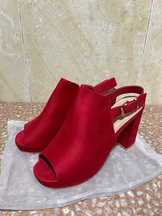 Zapatos de tacón rojos talla 39