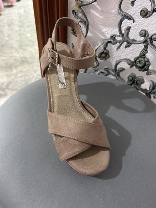 Zapatos de tacón Xti beige/marrón