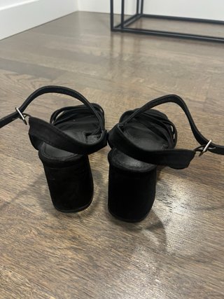 Sandalias tacón negras tiras finas