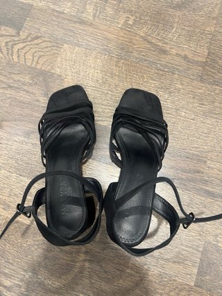 Sandalias tacón negras tiras finas