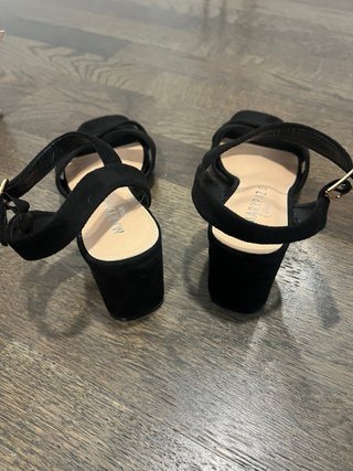 Sandalias tacón negras tiras finas