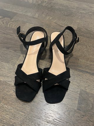 Sandalias tacón negras tiras finas