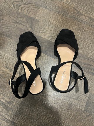 Sandalias tacón negras tiras finas
