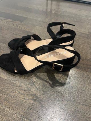 Sandalias tacón negras tiras finas