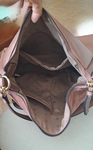 Bolso marrón de ante y polipiel.