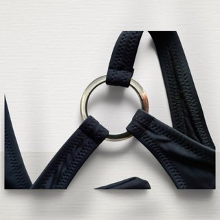 Trikini negro asimétrico con anillas